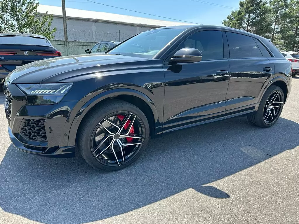 Audi RSQ8